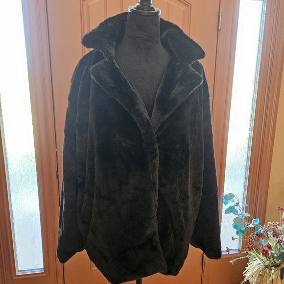 Luxurious Black Faux Fur Teddy Bear Coat - Picture 4 of 13